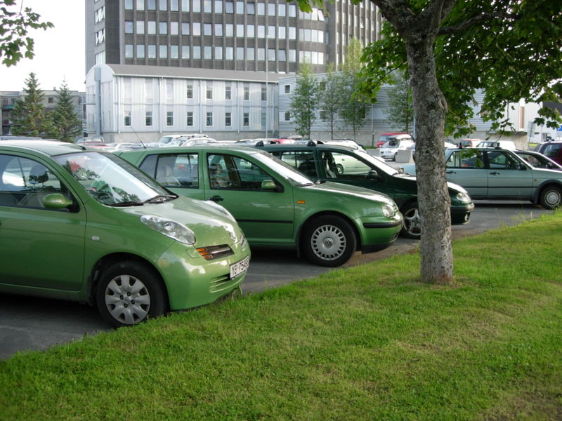 800px-Green cars.jpg